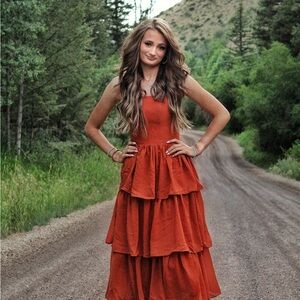 Chic Strapless Rust Tiered Dress